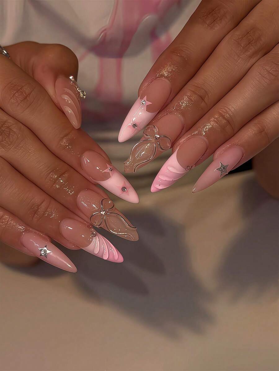 24 pezzi Adesivi per unghie a punta per manicure francese, con sfumature nude, fiocchi 3D, stelle d'argento e decorazioni con strass, ispirati allo stile Y2K - dolce ma ribelle, adatti per feste, appuntamenti e uso quotidiano, unghie finte rimovibili e riutilizzabili - Rosa - Visualizzare 1