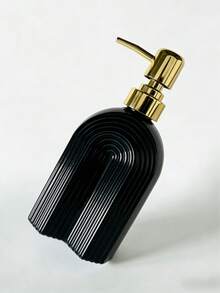 1pc Nordic Luxury Soap Dispenser - A Well-Designed Lotion Bottle Made Of High-Quality Glass. This Refillable Soap Dispenser Features An Elegant Curved Texture, Serving As Both A Practical Bathroom Soap Dispenser And A Fashionable Home Decor Item. Versatile For Filling With Hand Soap, Shampoo, And More. - Silver - View 14