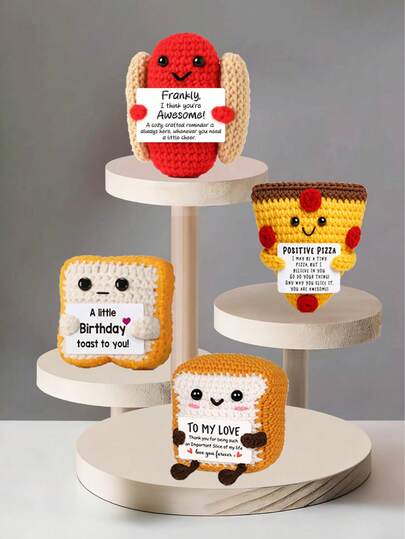 手工钩织桌面摆件：奇趣科幻人物、动植物主题玩偶和可爱卡通设计——一份温馨的手工礼物，带来欢乐和正能量。它们是送给挚友、女友或姐妹的绝佳生日礼物，也是表达友谊的小小信物。