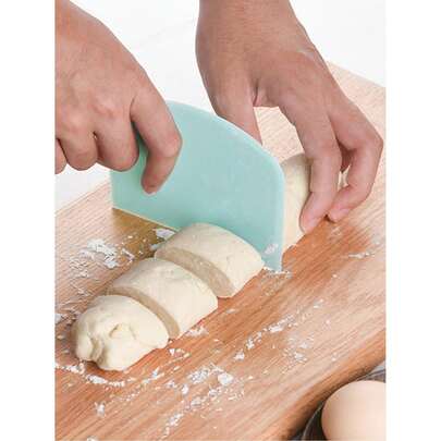 1pc Plastic Cake Scraper, Cake Cutter, Multifunctional PP Dough Divider, Home Baking Pizza Cutter Knife, Cake Slicer, Kitchen Tool, Baking Supplies