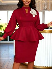 两件套红色荷叶边上衣和修身半裙套装，长袖露肩荷叶边上衣搭配铅笔裙。花卉刺绣套装 - 适合鸡尾酒会、婚礼或正式场合。 - 紅色 - 查看 3