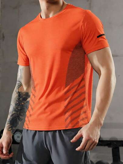 男士夏季宽松透气圆领T恤，速干运动跑步上衣