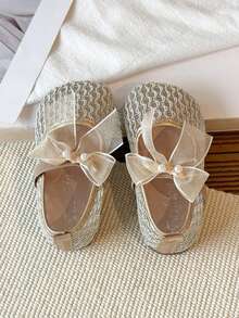 1 Đôi giày công chúa đế bằng mềm mại, chống trượt, kiểu dáng dễ thương, chất liệu lưới rỗng, có nơ, dành cho bé gái, hàng mới về mùa hè 2026. - Vàng - Xem 5