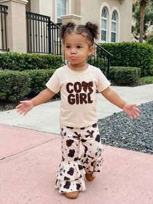 Conjunto de verano de 2 piezas para niña pequeña estilo vaquera: camiseta de manga corta con lazo y letras bordadas y pantalones acampanados con estampado de manchas de vaca. - Albaricoque - Ver 3