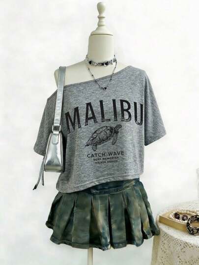 オフショルダー バットウィング スリーブ Tシャツ、海亀とイングリッシュプリント、オフィス、お出かけ、デイリーウェア、デートに適しています - セクシーなスパゲッティストラップ ルーズカジュアルストリートスタイルトップ、多用途な夏のブラウス