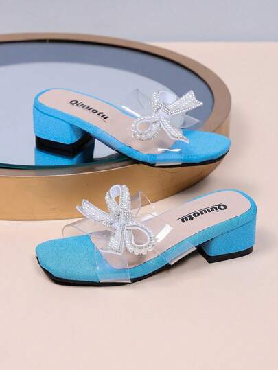 1 Pair Pink Toddler Girls' Fashion Slippers, Soft Transparent PU + Shiny Pearl Bow Decor, Round Toe Thick Heel Increased Height Flat Non-Slip, Fashionable Princess Wedge Beach Slippers, Suitable For Daily Casual, Vacation, Festivals And Parties, Spring/Summer New Arrival