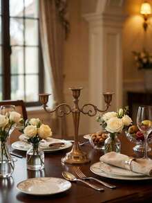 Chân nến ba tay kiểu Pháp cổ điển, đế tròn rộng, thích hợp cho đám cưới, trang trí nhà cửa, sắp xếp tiệc cưới, bữa tối dưới ánh nến, tiệc Giáng sinh, trang trí trung tâm bàn, trang trí sân vườn ngoài trời. Cũng có thể dùng làm quà tặng tân gia, quà cưới, quà kỷ niệm, quà sinh nhật, quà Ngày của Mẹ. - Nhiều kiểu dáng - Xem 13