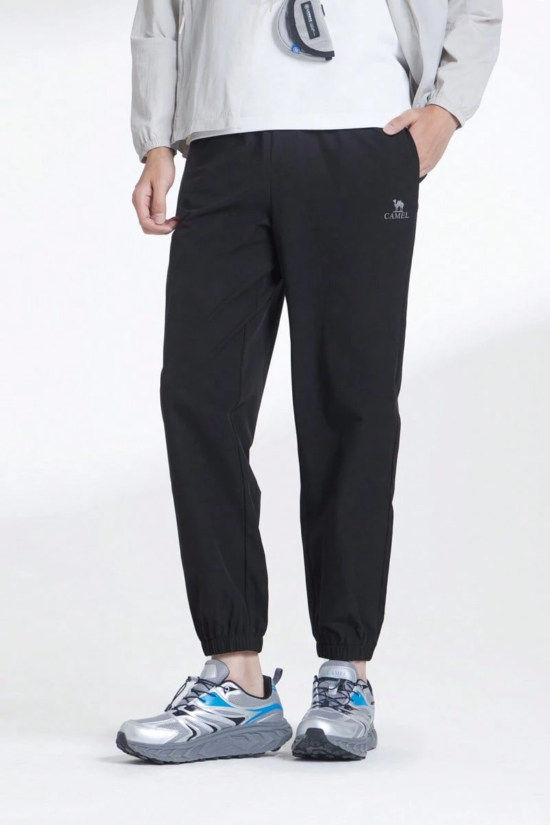 CAMEL CROWN 男士休闲裤，带裤脚，透气弹力梭织运动裤 - 幻影黑 - 查看 1