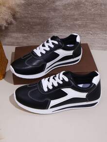 女士百搭休闲运动鞋，圆头低帮，舒适平底，运动复古风，撞色设计，红色、绿色、黄色可选，尺码 35-43（含大码） - 黑色 - 查看 10