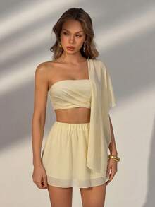 Bộ đồ nữ 3 món màu vàng chiffon (có thể mặc theo nhiều kiểu): Áo hai dây không vai, chân váy ngắn xếp ly và áo khoác ngoài cổ chữ V xẻ sâu kiểu cánh dơi, chi tiết xếp ly, nhẹ nhàng và thanh lịch, thích hợp cho các hoạt động mùa hè, đi dạo biển, tiệc bể bơi và kỳ nghỉ biển. - Màu vàng - Xem 5