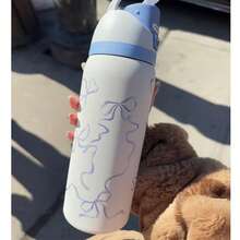 OwaIa(Blue Bow) Double-Drink Insulated Stainless Steel Outdoor Sports/Travel Water Bottle, 32OZ/945ml Large-Capacity Bicycle Water Bottle, 100% Leak-Proof Sports Water Cup With Lock Cap, Suitable For Outdoor Sports, Cycling, Office, Home, Car, Camping In The Wilds, And Traveling,Bottle Drinkware Flasks-The Best Gift For Her/Him On Halloween, Christmas And New Year - Blue ribbon - 查看 3