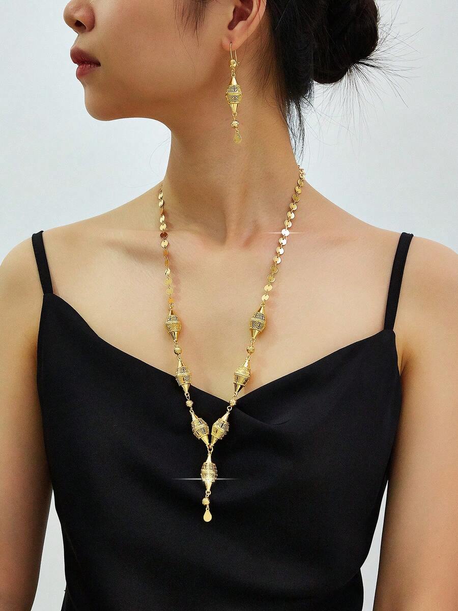Ensemble de bijoux de luxe rétro haut de gamme, inspiré de Dubaï, minimaliste, doux, exagéré, en cuivre doré, à la mode et de haute qualité pour femmes. Convient pour les sorties, les loisirs, les fêtes, les rendez-vous quotidiens, Noël et d'autres vacances. Il comprend un long collier bling plaqué or en couches et des boucles d'oreilles à gland en couches en tant que cadeau pour les femmes, les petites amies, les parents, etc. - XXLEH-191 - Voir 1
