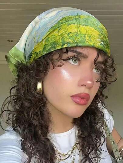 1条女士印花缎面触感方巾/头巾，70%真丝质感，新款春秋季时尚沙滩围巾/领巾，适合旅行、度假、街头休闲穿着，可用作腰带、包装装饰、丝带、发带、节日装饰