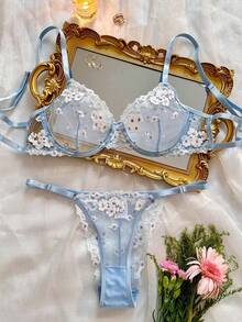 Conjunto de lencería azul claro con bordado floral sexy, sujetador con aros y pantie transparente con bordado romántico, conjunto de lencería de estilo pastoril - Celeste - Ver 2
