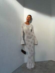 女士新款白色印花罩衫连衣裙，轻盈针织面料，喇叭长袖，荷叶边袖口和下摆，性感系带露背，波西米亚风，适合海滩度假、郊游、沙滩派对、泳池派对、约会、乡村音乐节等场合。 - 白色 - 查看 4