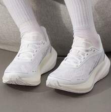 Under Armour 女士新款舒适透气跑步鞋 - 白色 - 查看 8