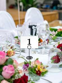 1 chiếc Giá đỡ thẻ để bàn màu đen sáng tạo, Giá đỡ danh thiếp, Giá đỡ ghi chú, Giá đỡ ảnh, Giá đỡ tin nhắn, Kẹp để bàn dọc, Giá đỡ tin nhắn để bàn dọc, Kẹp số bàn cưới, Giá đỡ thẻ bàn, Giá đỡ danh thiếp dọc, Kẹp thẻ bàn cưới, Số bàn tiệc, Giá đỡ thực đơn nhà hàng, Giá đỡ ảnh dọc, Giá trưng bày thẻ bàn tiệc, Kẹp số bàn cưới - Ví đựng thẻ màu đen - Xem 3