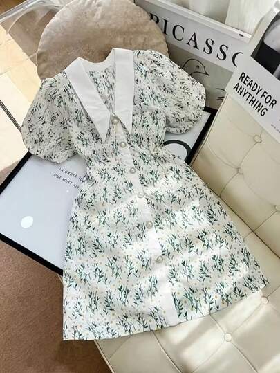 Đầm hè nữ dáng ôm, chất liệu vải in họa tiết, cổ áo sơ mi, cài cúc phía trước. Phong cách thanh lịch, thoải mái, phù hợp cho mặc hàng ngày, đi biển và các dịp lễ hội.