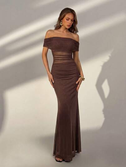 优雅性感棕色露肩褶皱长裙，网纱拼接修身裙摆，适合婚礼宾客、海滩度假、约会之夜、购物、夏季派对、春夏日常穿着