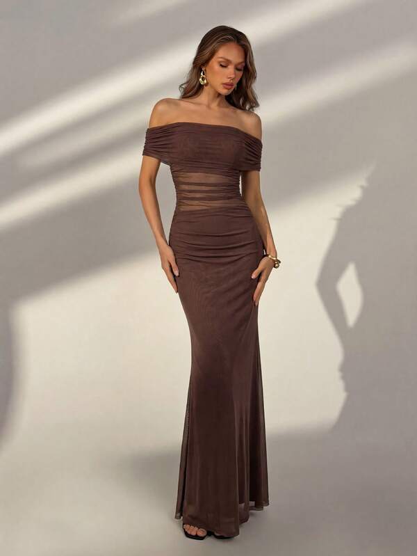 优雅性感棕色露肩褶皱长裙，网纱拼接修身裙摆，适合婚礼宾客、海滩度假、约会之夜、购物、夏季派对、春夏日常穿着