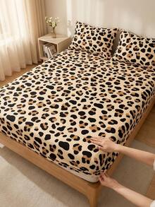1pc Leopard Print Fitted Sheet, Wildlife Pattern Mattress Protector, Bedding, Soft And Comfortable, Deep Pocket Design, Fits Full, Queen And King Size Beds, Suitable For All Seasons, Machine Washable, Dustproof, Pillowcases Not Included, Yellow, Ideal For Modern Bedroom, Spring And Summer Home Decoration - Multicolor - View 1