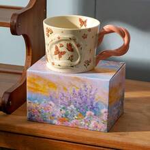 Taza de cerámica de 12.5 Oz con asa retorcida, con relieve vintage de flores 3D, mariposas y golondrinas, taza multiusos para café/leche/avena, apta para microondas y lavavajillas, regalo ideal para amigos, novia, madre - Multicolor - Ver 3