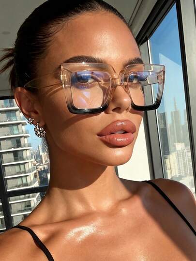 一副男女通用复古撞色透明镜片眼镜，适合日常办公、学习、摄影、搭配服装、节日、徒步旅行、音乐节等场合。