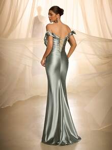 VIPGIRL 优雅奢华女士长款针织连衣裙，胸部褶皱设计，露肩细节，不对称下摆 - 銀色 - 查看 3