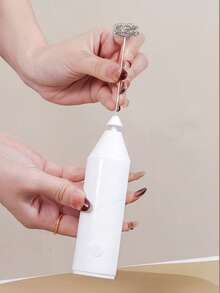 Máy đánh trứng cầm tay điện, sử dụng 2 pin AA (không bao gồm pin), đầu đánh bằng thép không gỉ 304 có thể tháo rời, dụng cụ đa năng dùng để đánh cà phê, trà xanh, trứng, có màu đen và trắng. - Nhiều màu - Xem 5