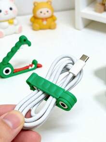 3D Cute Crocodile Shaped Portable Travel Essential Cable Organizer Clip, Universal Earphone Line Tidy Clip For Home, Office, Car, Mini Creative Cartoon Cable Management Accessory, Durable Space-Saving Charging Cable Organizer - Green - View 4