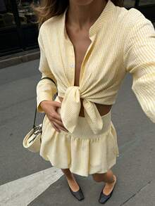 2026春夏新款性感休闲条纹衬衫领长袖两件套，系带露脐上衣搭配高腰层叠荷叶边迷你裙，女士夏季穿搭，Y2K风格，街头时尚，女士春季服装，女士休闲装，女士优雅服饰，女士沙滩装，女士度假装，女士假日装，女士外出装，女士派对礼服，女士生日装 - 黃色 - 查看 2