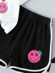 Bộ đồ thường ngày cho bé gái gồm áo thun cổ tròn in hình mặt người và quần short. - trắng - Xem 5
