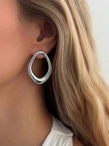 1 Pair Asymmetrical Oval Shaped Hollow Drop Earrings, Vintage Style Thick Gold Metal Earrings, Minimalist Fashion Jewelry Suitable For Women's Daily Wear - Silver - View 5