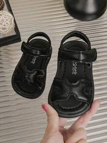 1 đôi dép xăng đan đế bằng, kiểu dáng unisex, chất liệu PU, thiết kế khóa dán, dễ thương, hở mũi, mềm mại, chống trơn trượt, thích hợp cho bé đi biển, dép xăng đan mùa hè thời trang, đa năng cho bé và trẻ nhỏ. - màu đen - Xem 5