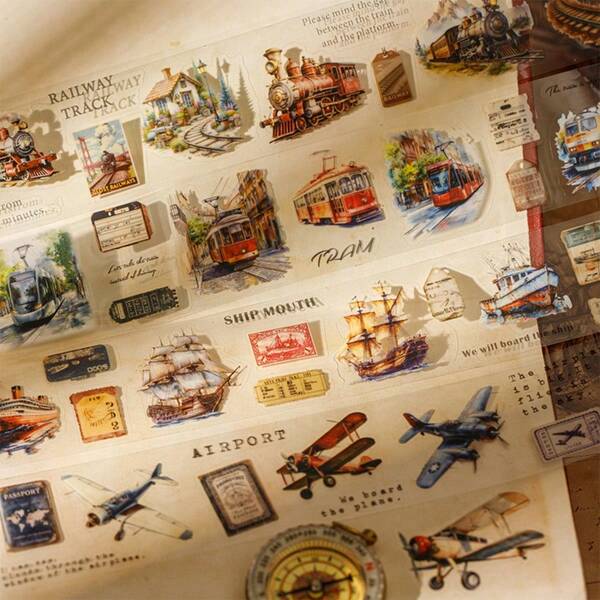 1 Cuộn băng keo PET cắt sẵn, Bộ sưu tập du lịch cổ điển với hình minh họa vẽ tay, phong cách tranh phong cảnh thiên nhiên, sổ phác thảo giao thông retro, băng keo PET trong suốt tự dính, thích hợp cho sổ tay, sổ kế hoạch, album ảnh, nhật ký du lịch, nhãn dán DIY, văn phòng phẩm thiết yếu cho năm học mới.