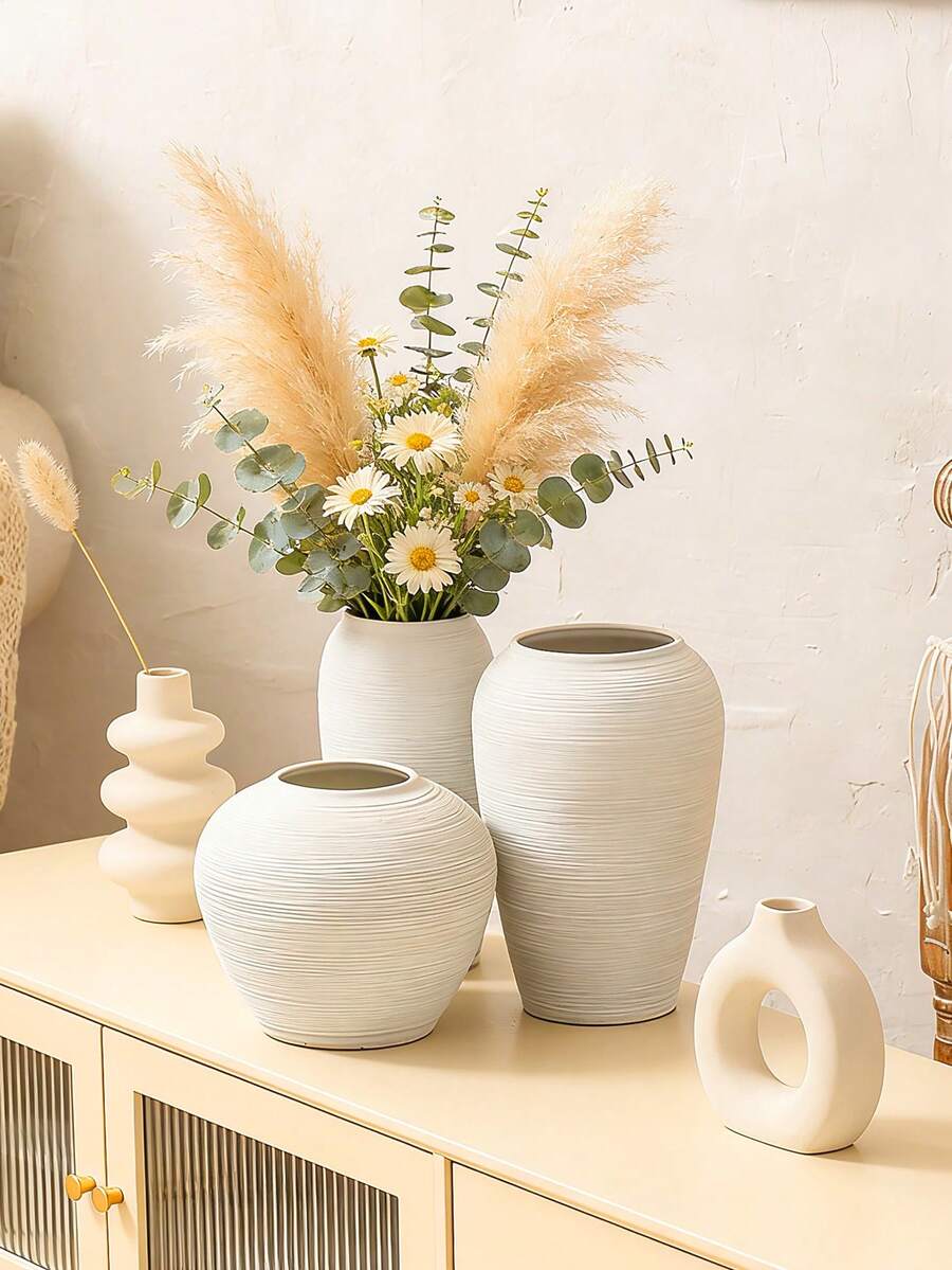 Boho-Stil Weiße Harz Vase - Rustikale strukturierte Vase geeignet für getrocknete Blumen und Blumensträuße, minimalistischer Stil Vase geeignet für Bauernhaus, Küsten- und nordische Heimdekoration, ideal für Wohnzimmer Kamin, Esstisch, Badezimmer Waschtisch und Eingangsbereich Konsole, hergestellt aus strapazierfähigem Harz Material mit subtilen horizontalen Streifen, vielseitige Vase für jeden Raum - A - Übersicht 1