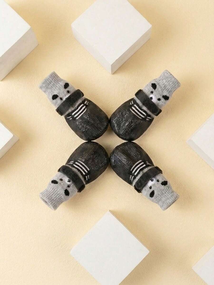 4件套防水宠物鞋袜，冬季保暖靴（图案随机），雨雪天气小型犬猫防滑鞋，适合领养日、日常室内外散步、跑步、玩耍等场合。