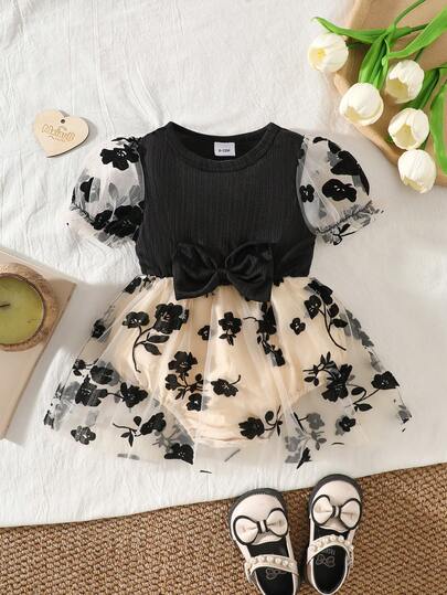 Bộ áo liền quần tay ngắn mềm mại, thoải mái, chất liệu dệt kim phối họa tiết hoa, kiểu dáng rộng rãi, có nơ thắt cổ, thích hợp mặc ngoài trời, mùa xuân/hè.