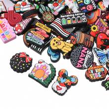 10 hạt silicon hoạt hình hỗn hợp, hạt dẹt mềm theo phong cách Mỹ, với các họa tiết chó, mèo, bướm, mũ, bút chì, thông điệp truyền cảm hứng, trái tim, sách. Có thể dùng để tự làm nam châm tủ lạnh, nhãn dán hành lý, vòng tay, vòng cổ, phụ kiện túi xách và các dự án thủ công khác. - Nhiều màu - Xem 5