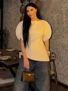 Áo kiểu nữ cổ tròn tay cánh hoa bất đối xứng màu đen, mẫu thời trang mới và thanh lịch dành cho mùa hè. - Màu be - Xem 5