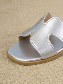 Dép đi trong nhà trẻ em kiểu dáng thường ngày mới năm 2026, thiết kế unisex, tối giản thanh lịch, phù hợp cho mùa hè, đi biển và du lịch. - Bạc - Xem 8