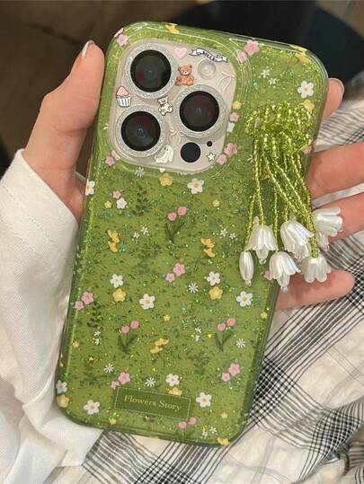 流苏绿色花卉图案苹果16手机壳，简约优雅创意防震全包保护壳，兼容 14和15 Pro