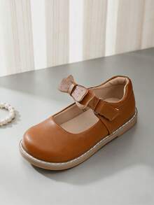 A Pair Of Brown Shoes With Bow - Leather Shoes,Oxford Shoes,Loafer Shoes,Flat Shoes Kids Shoes,Shoes,Girls Shoes,Girl Shoes,Zapatos De Niña,Toddler Girl Shoes,Kid Shoes,Zapatos Para Niñas,Shoes For Girls,Zapatos De Niño,Zapatos,Zapatos Para Niña,Kids,Shoes Kids,Zapatos De Niñas,Zapatos Para Niños,Little Girl Shoes,Zapatos Niña,Zapatos De Niños,Girls Dress Shoes,Girls,Flats,Zapatos Niñas,Toddler Girl,Shoes Girls,Loafers For Toddler & Little Girls & Little Boys | Ideal For School Day,Field Trip,After-School Playdate,Birthday Party,Family Brunch,Picnic,Church Service,Holiday Gathering,Art Class,Library Visit,Park Stroll,Weddings,Outings,Special Occasions,Christmas,New Year Celebrations - 3340棕色 - 查看 3