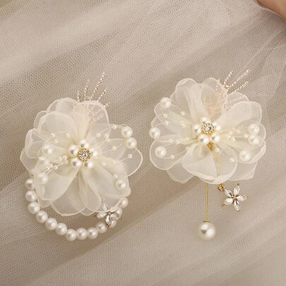 2件套优雅奶油色玫瑰花胸花，饰以珠子和水钻，合金材质，配珍珠链手链，适合新娘、新郎、伴娘、伴郎、婚礼、舞会、派对、盛会、学校活动、正式晚宴等场合佩戴。