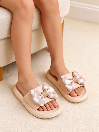 1 Pair Girls' Sweet Nude Checkered Bow Slip-On Sandals, Soft Sole Non-Slip Open Toe Casual Slippers, Fashion Versatile Children Beach Shoes For Daily Wear And Outdoor Activities