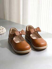 A Pair Of Brown Shoes With Bow - Leather Shoes,Oxford Shoes,Loafer Shoes,Flat Shoes Kids Shoes,Shoes,Girls Shoes,Girl Shoes,Zapatos De Niña,Toddler Girl Shoes,Kid Shoes,Zapatos Para Niñas,Shoes For Girls,Zapatos De Niño,Zapatos,Zapatos Para Niña,Kids,Shoes Kids,Zapatos De Niñas,Zapatos Para Niños,Little Girl Shoes,Zapatos Niña,Zapatos De Niños,Girls Dress Shoes,Girls,Flats,Zapatos Niñas,Toddler Girl,Shoes Girls,Loafers For Toddler & Little Girls & Little Boys | Ideal For School Day,Field Trip,After-School Playdate,Birthday Party,Family Brunch,Picnic,Church Service,Holiday Gathering,Art Class,Library Visit,Park Stroll,Weddings,Outings,Special Occasions,Christmas,New Year Celebrations - 3340棕色 - 查看 2