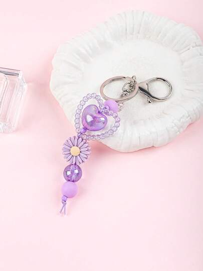 1个情人节心形花朵钥匙扣，马卡龙色心形水晶吊坠，饰以雏菊，可爱情侣款包包挂饰兼钥匙扣，送给朋友和女朋友的完美礼物