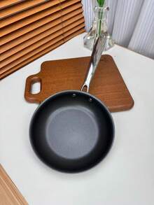 Chảo thép không gỉ 18/10 đường kính 18cm chống dính, thích hợp để làm bánh kếp, chiên trứng, bít tết, dùng được trên bếp ga và bếp từ, đáy phẳng, sử dụng được trong gia đình và nhà hàng, cấu trúc thép 3 lớp. - Xem 4