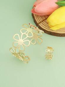 1 Set Of 2 Pcs Creative Romantic Hollow Flower Design Women Bracelet & Ring - Gold - View 3
