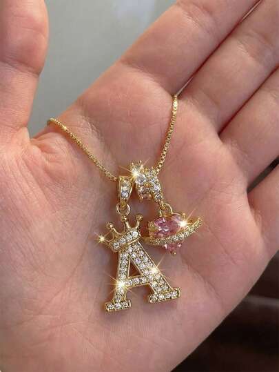 1 chiếc mặt dây chuyền hình trái tim và chữ cái đầu màu hồng đính đá Cubic Zirconia thời trang Y2K, dây thép không gỉ dạng hộp, quà tặng lý tưởng cho bạn gái, mẹ, gia đình, bạn bè, trẻ em, bé gái nhân dịp kỷ niệm, Ngày Valentine, sinh nhật, tốt nghiệp, dạ hội, tiệc tùng, Ngày của Mẹ, Giáng sinh.